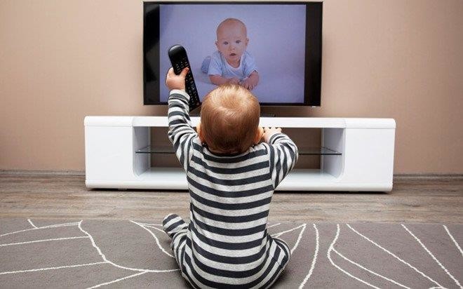 Lợi ích của việc xem TV đối với trẻ em